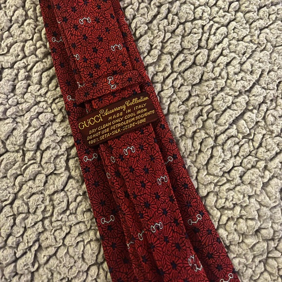 Gucci Red and Black Formal Silk Tie - Picture 7 of 7